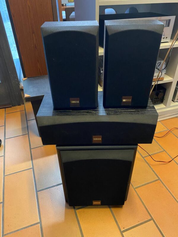 Sistema Yamaha 3.1 (2 satelliti ns-e40 1 centrale ns-c40 1 sub SW-p40)